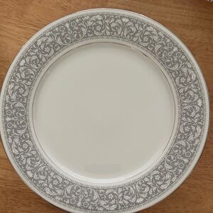 3 Dinner Plates, Noritake Naples 6975. Elegant Gray and White Dinner Plate